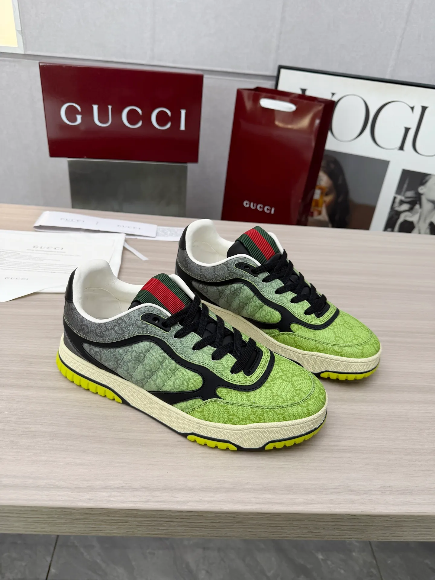[G Home] P: 600💰 Men's Size: Men's 39-44 (45 custom-made) 🆕2025.GUCC Gucci original order quality The latest popular high and low top distressed couple sneakers series are shipped. Original purchase, development and production. This high and low top sneakers adopt a basketball-style silhouette design, cleverly integrated with hollow panels and distressed effects, showing unique ingenuity. The ingenuity incorporates brand logo details such as interlocking Double G styling accessories and Gucci lettering, a low-key tribute to the brand's design heritage. Exquisite packaging at the delivery counter 🛍📦 ▪️ Fabric: Original customized imported first-layer cowhide ▪️ Inner lining: Imported first-layer cowhide ▪️ Sole: Original molded two-color TPU sole ▪️ Sole thickness: 3cm